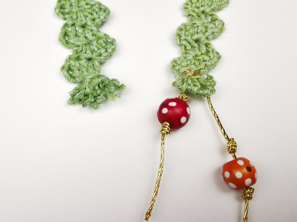 selbst gehäkeltes Geschenkband kürzen