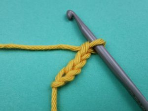 selbst gehäkeltes mittleres Zackenband: Anschlag