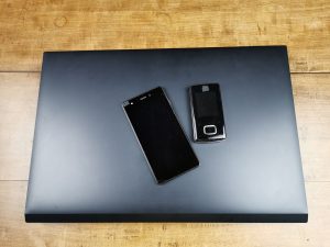 Notebook und Mobiltelefone