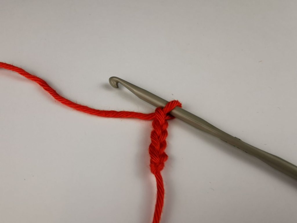 selbst gehäkeltes schmales Zackenband: Anschlag