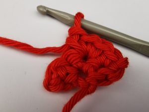 selbst gehäkeltes schmales Zackenband: 2. Reihe, Masche 2 bis 4