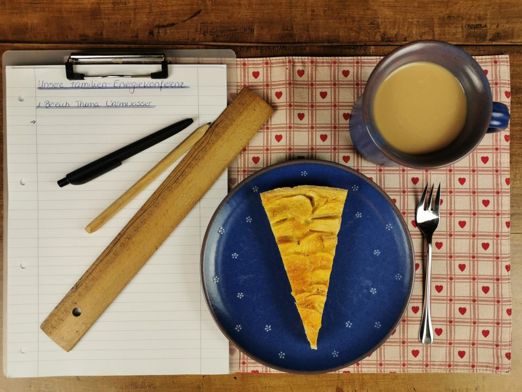Familien-Energiekonferenz bei Kaffee und Kuchen