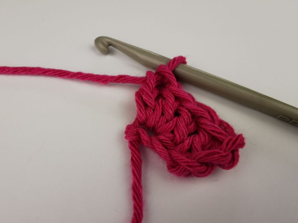 selbst gehäkeltes großes Zackenband: 1. Reihe, 2. - 4. Masche