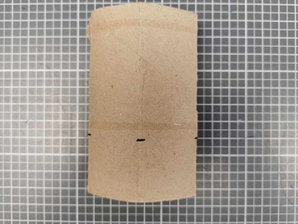 Länge der Einschnitte für Bodenlasche anzeichnen