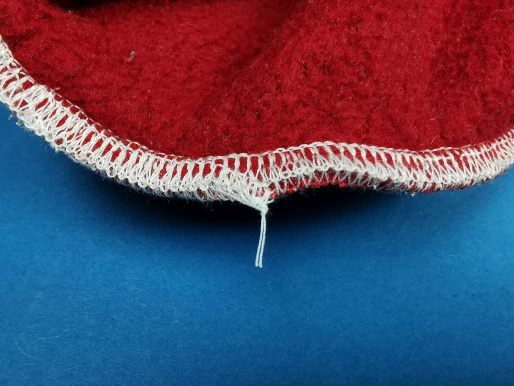 überstehende Fäden nicht zu kurz abschneiden