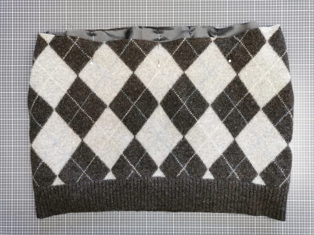 Futter in den Hüftschmeichler stecken