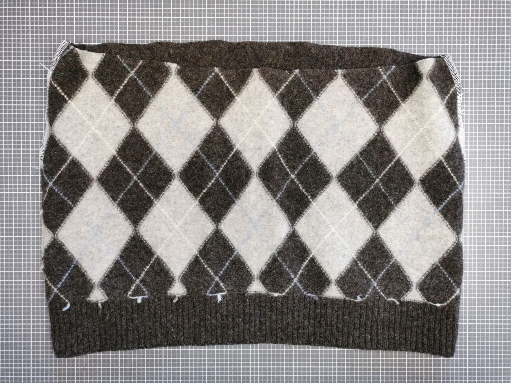 enger genähte Taille von vorne