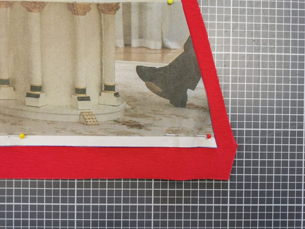 Nahtzugabe am Saum nach dem Zuschnitt