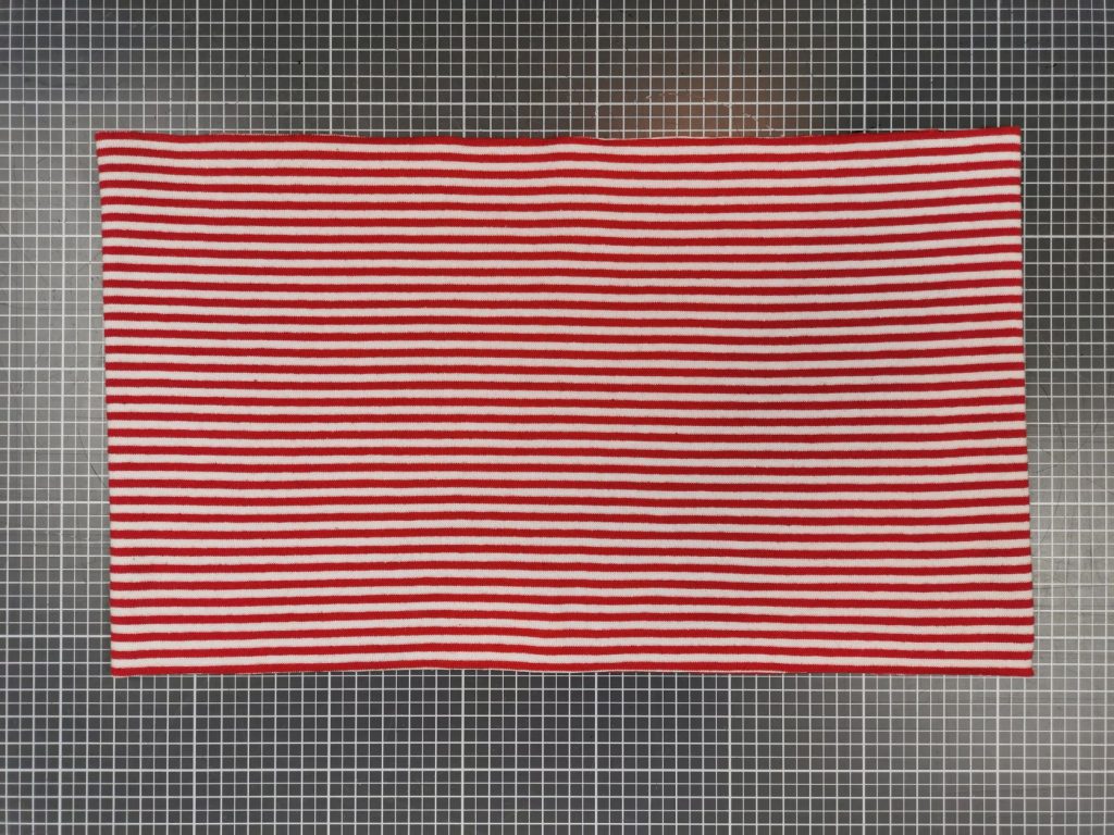 Bündchen in entsprechender Breite und Höhe zuschneiden