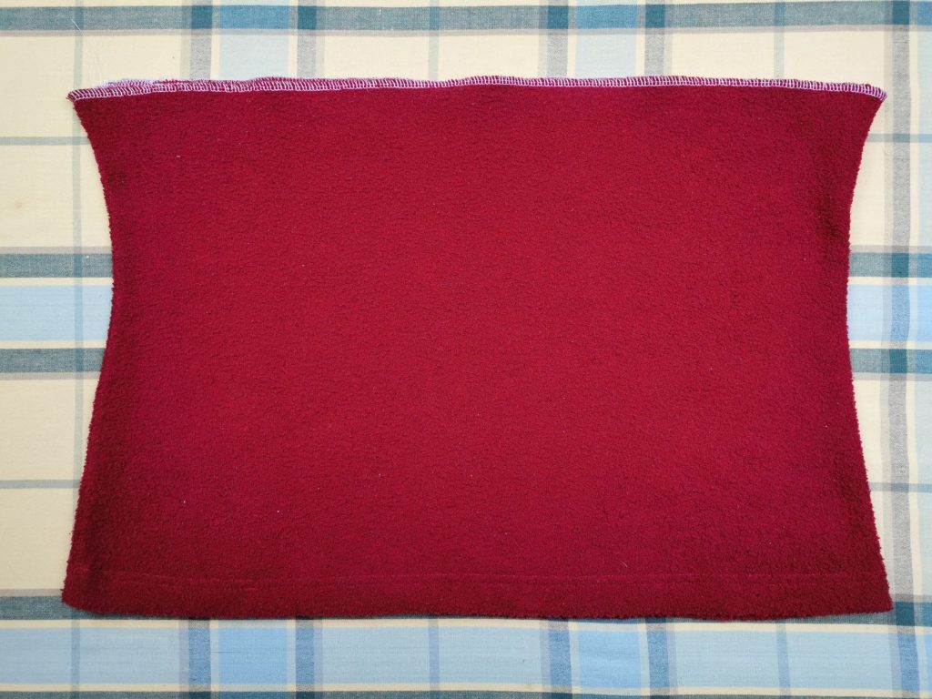 Die Schnittkante versäubern.